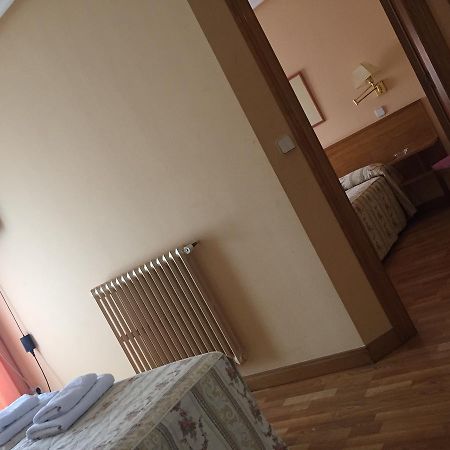 Hotel Benlloch Salas De Los Infantes Εξωτερικό φωτογραφία